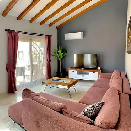 Likya Safir 2+1 Villa, Oezel Havuzlu, וילה *